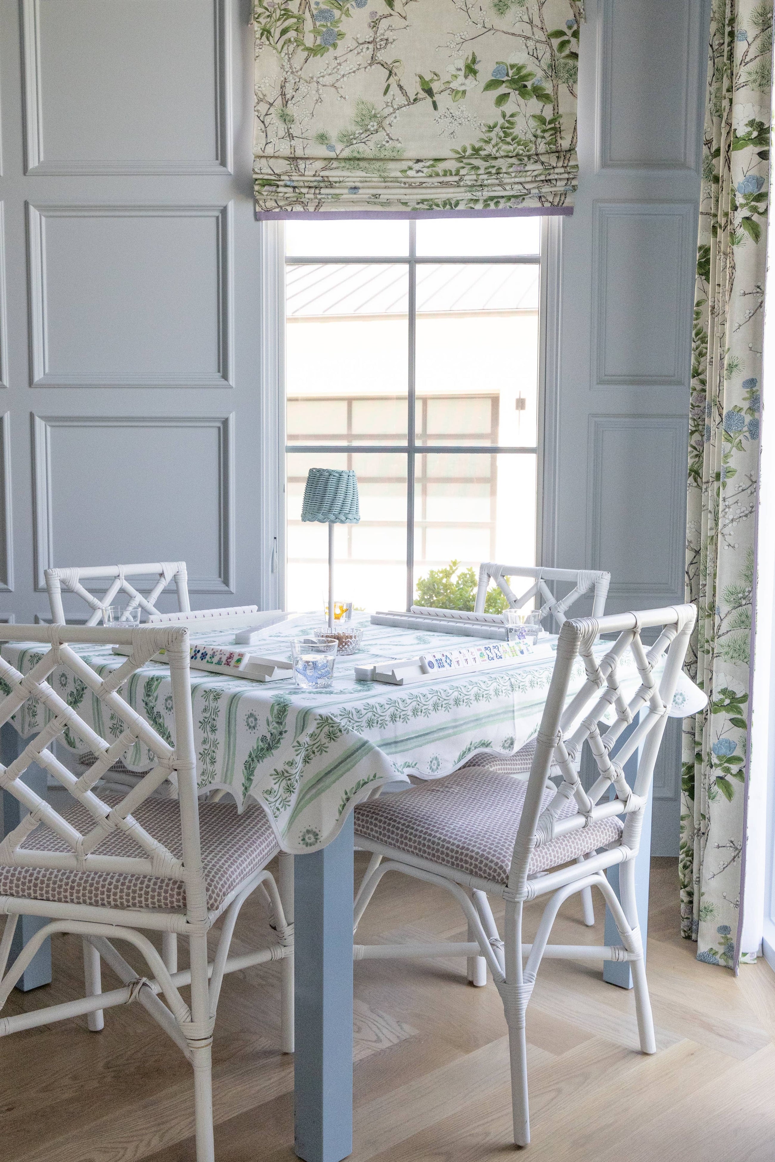 Boxwood Sage 53x53" Square Scalloped Edge