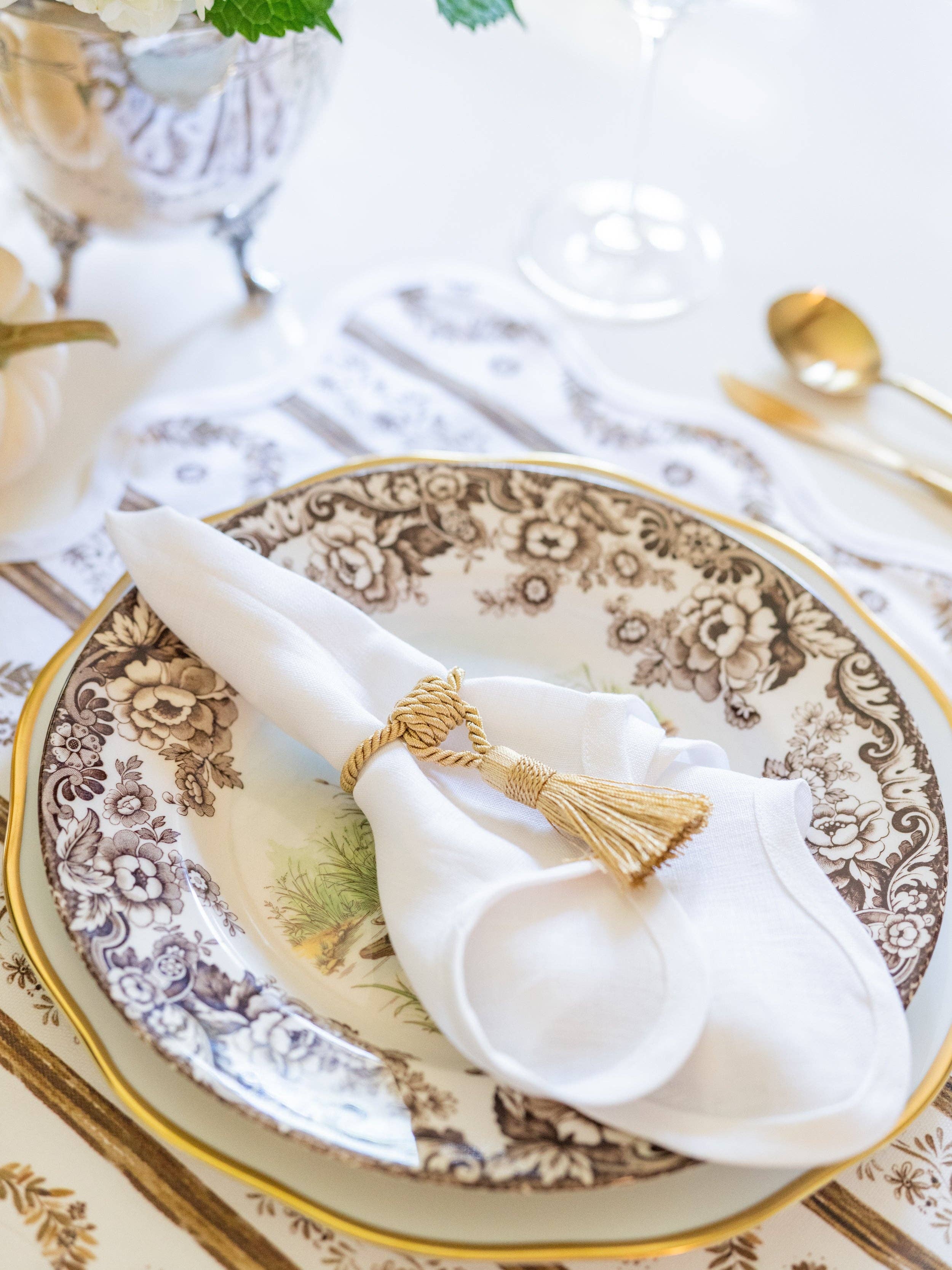 White Lily Linen Scalloped Napkins, Lily White