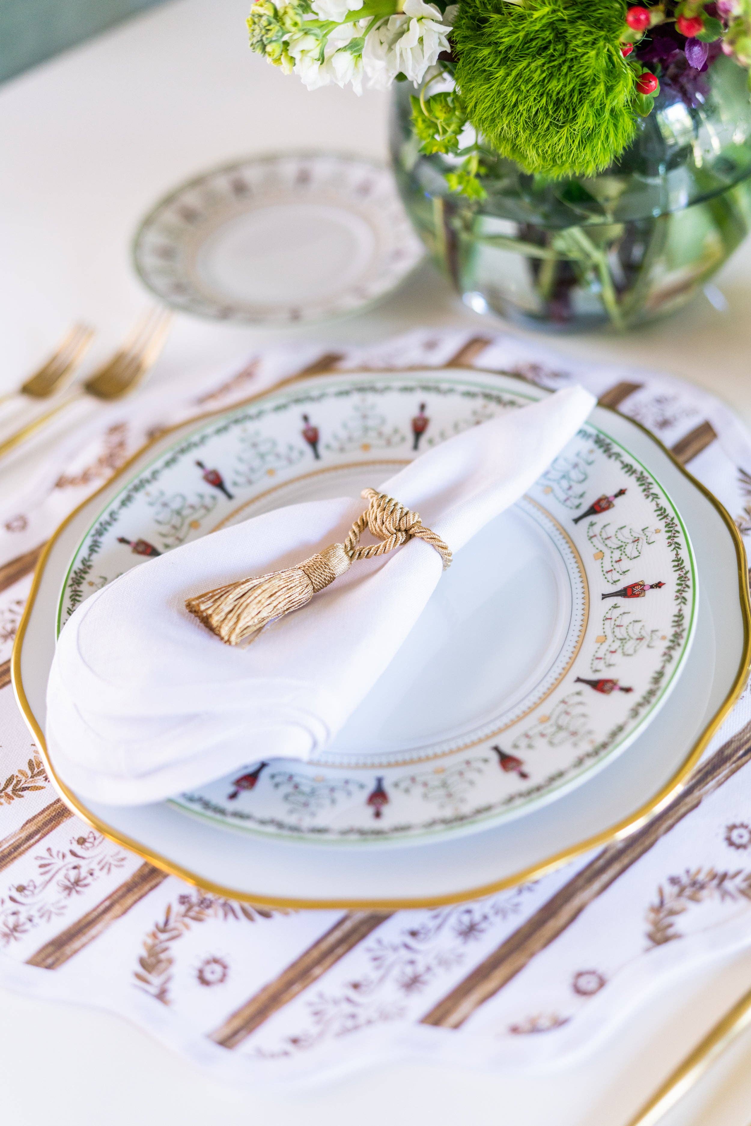 White Lily Linen Scalloped Napkins, Lily White