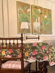 Moss Roses 53x53" Square Scalloped Edge