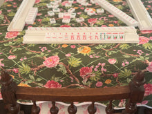 Moss Roses 53x53" Square Scalloped Edge