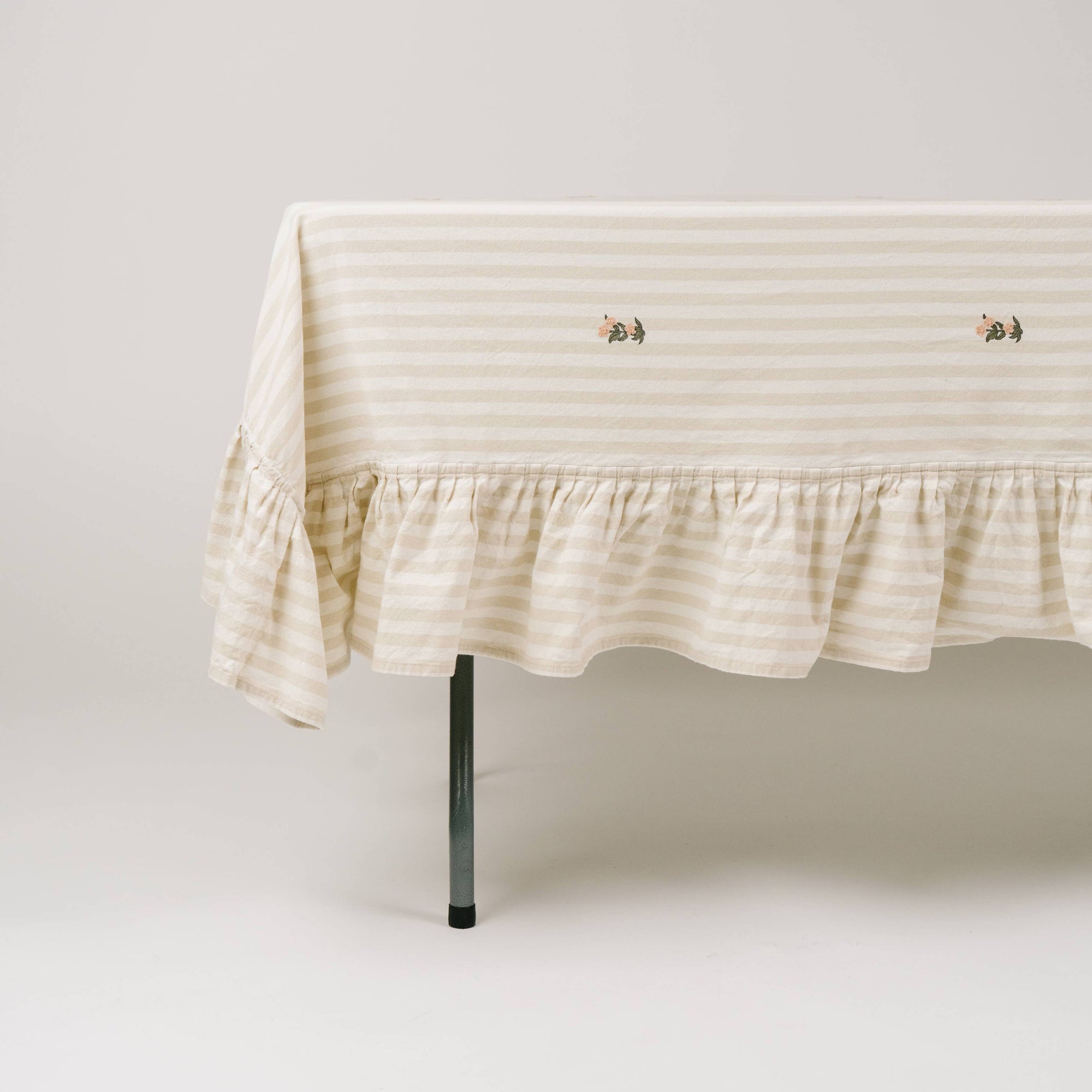 Ruffled  60x90" Tablecloth, Natural/White Strips