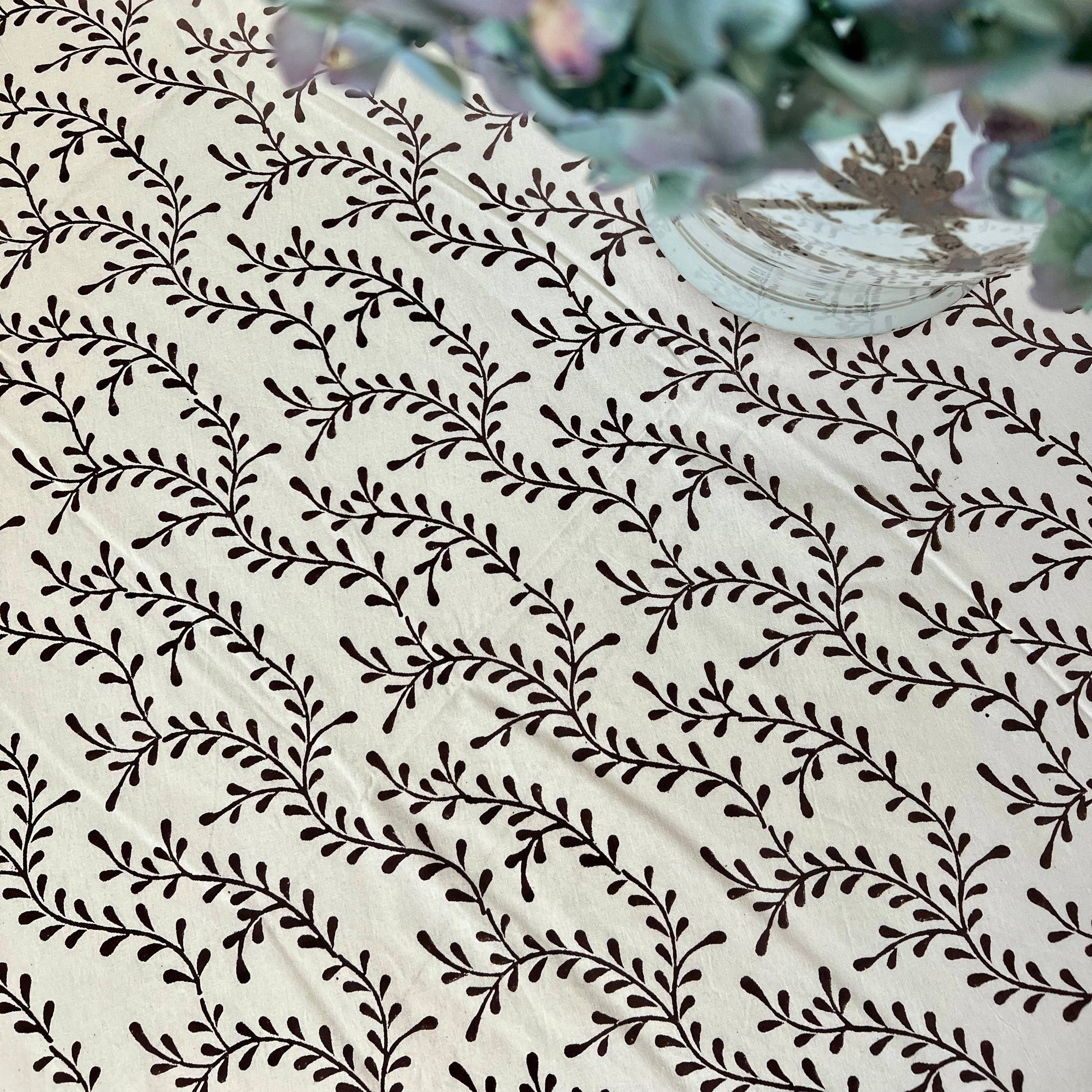 Winding Vines 70x120" Tablecloth