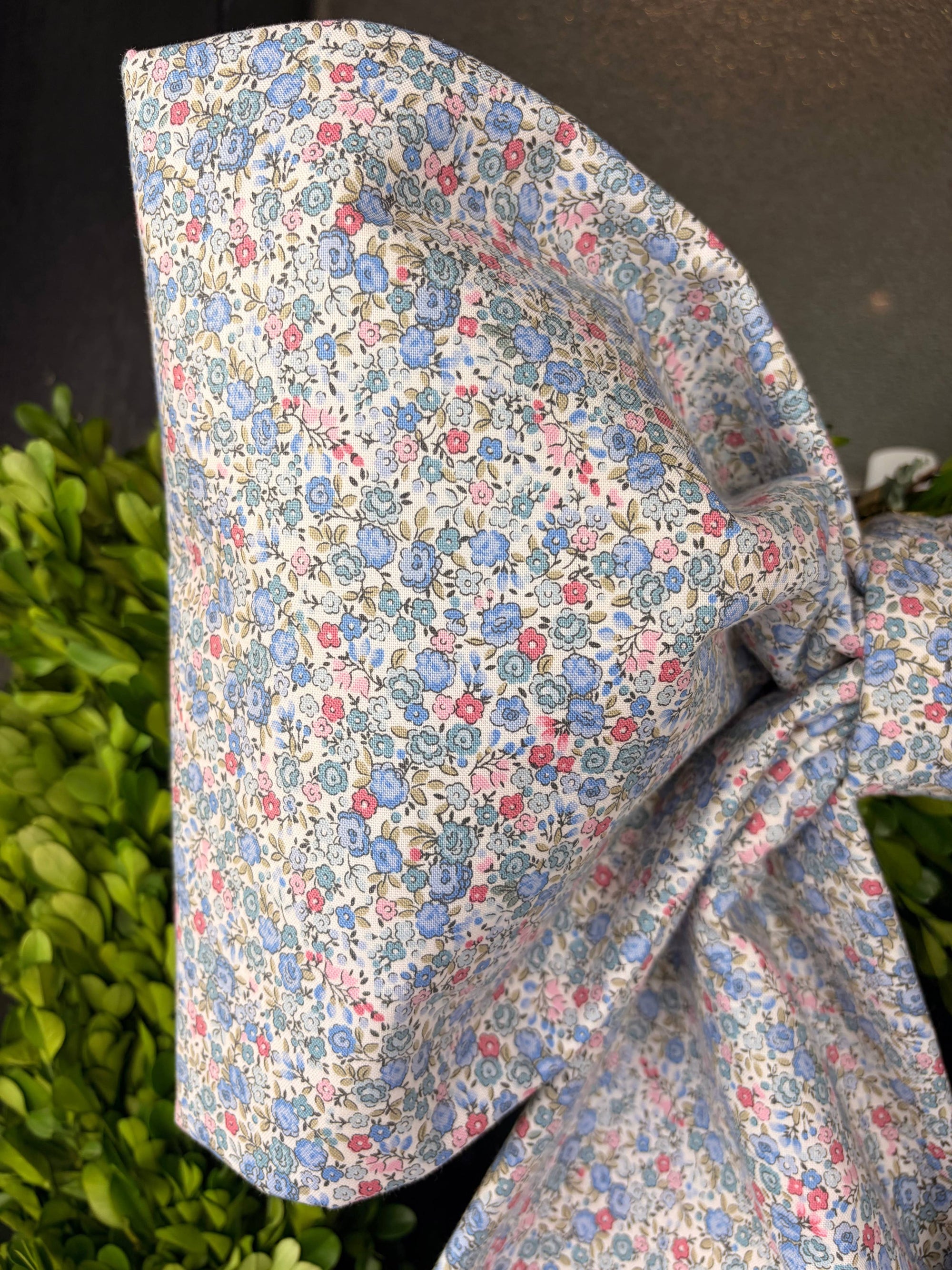 The Cottage Charm Bow