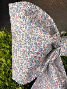 The Cottage Charm Bow