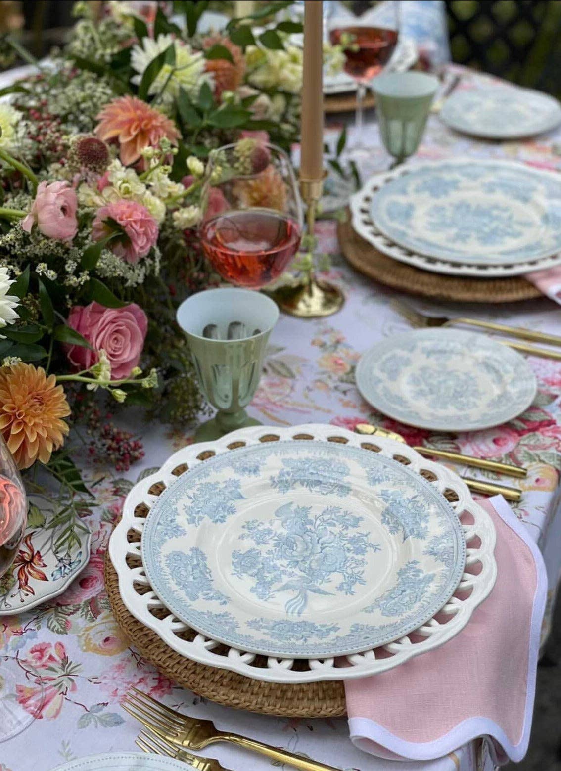 Pink Linen Scalloped Napkins