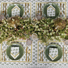Carnation 90" Round Tablecloth, Hunter Green