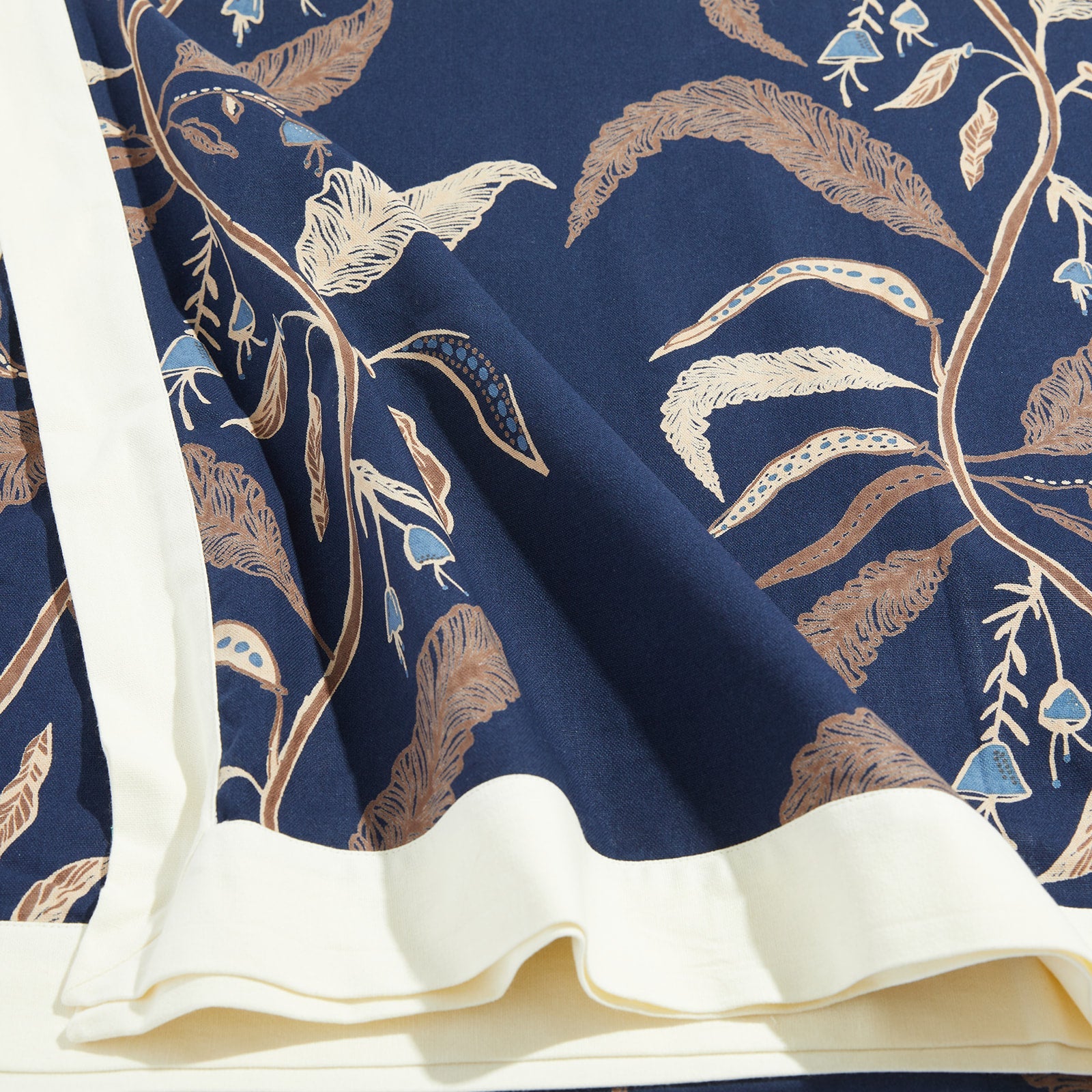 Tuileries Tablecloth, 60 x 90"