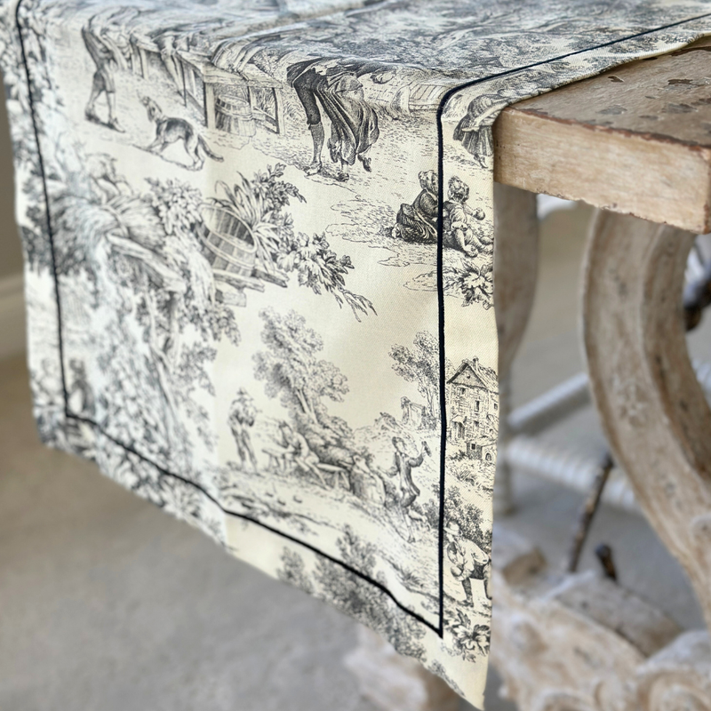 Italian Toile 90" Runner