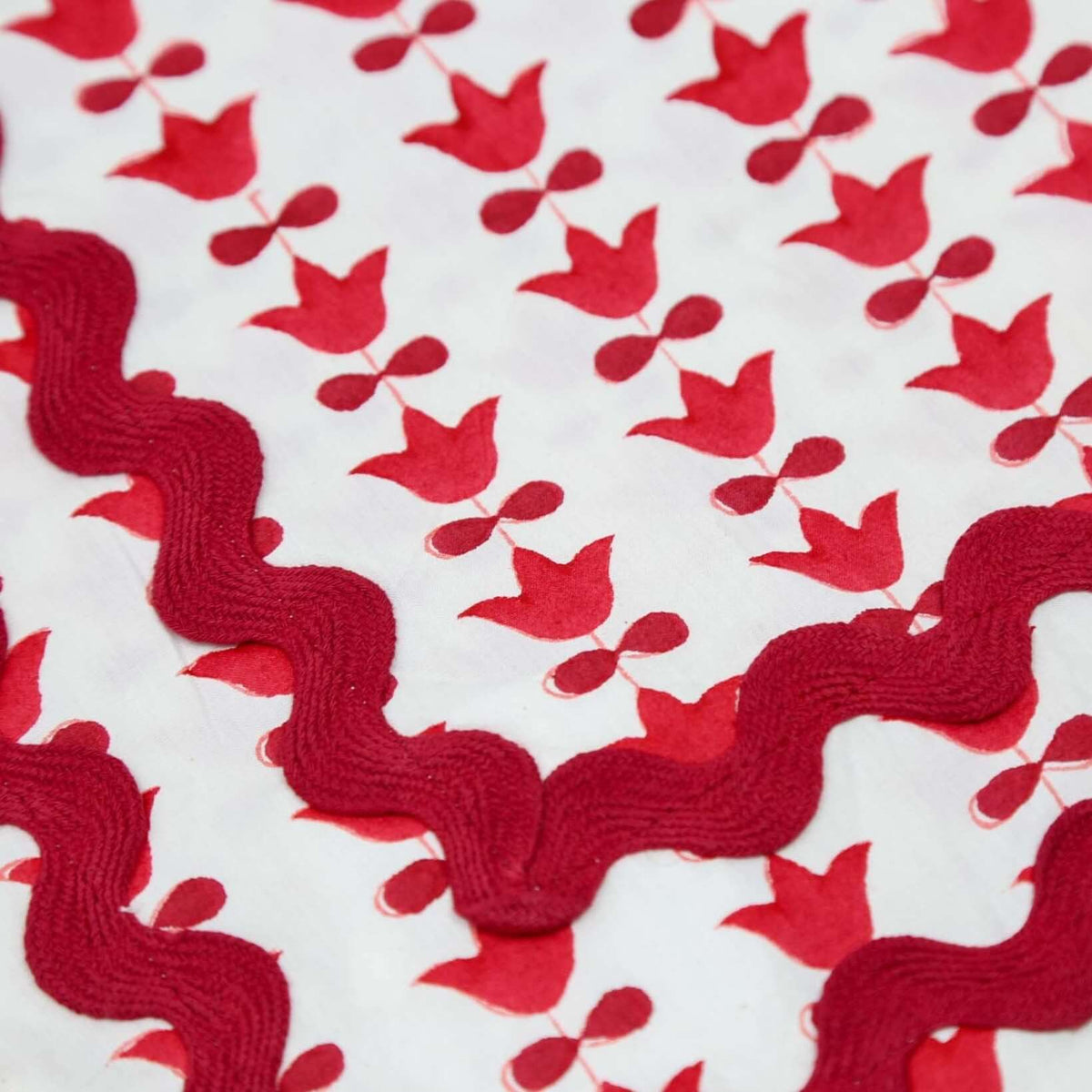 Tulip Tablecloth, 108" Round