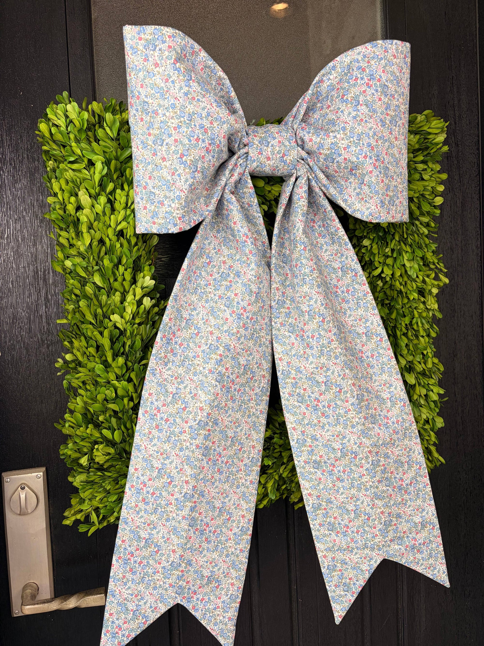 The Cottage Charm Bow