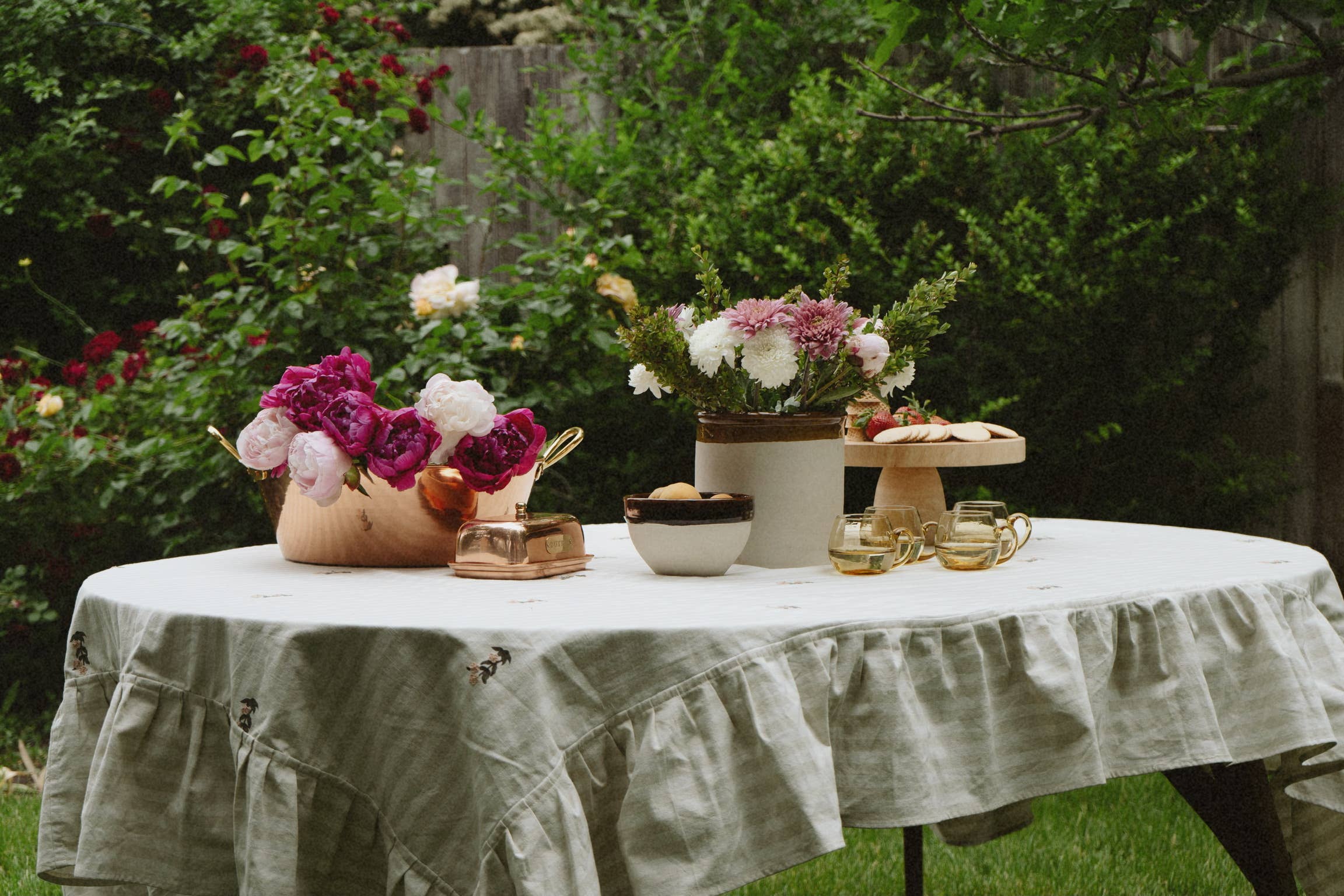 Ruffled 60x120" Tablecloth, Natural/White Stripe