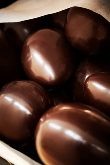 Easter egg with cocoa nibs, 88% dark chocolate